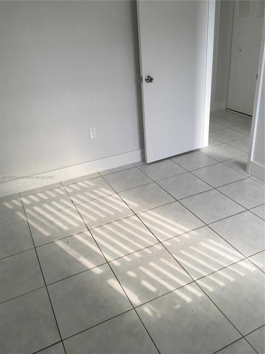 Small Image of 5221 SOUTH WEST 139TH AVE RD, Miami Number 17