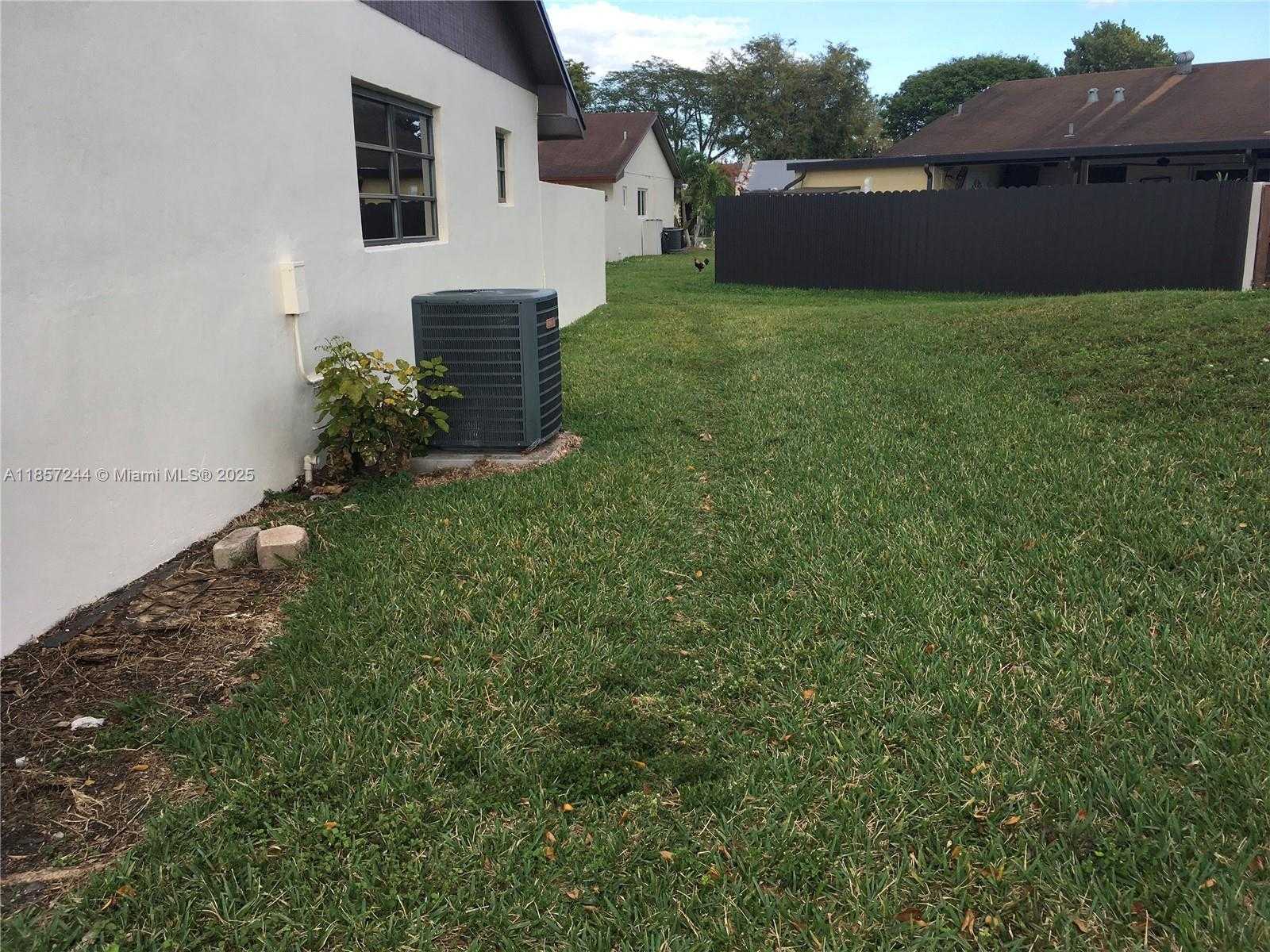 Small Image of 5221 SOUTH WEST 139TH AVE RD, Miami Number 21