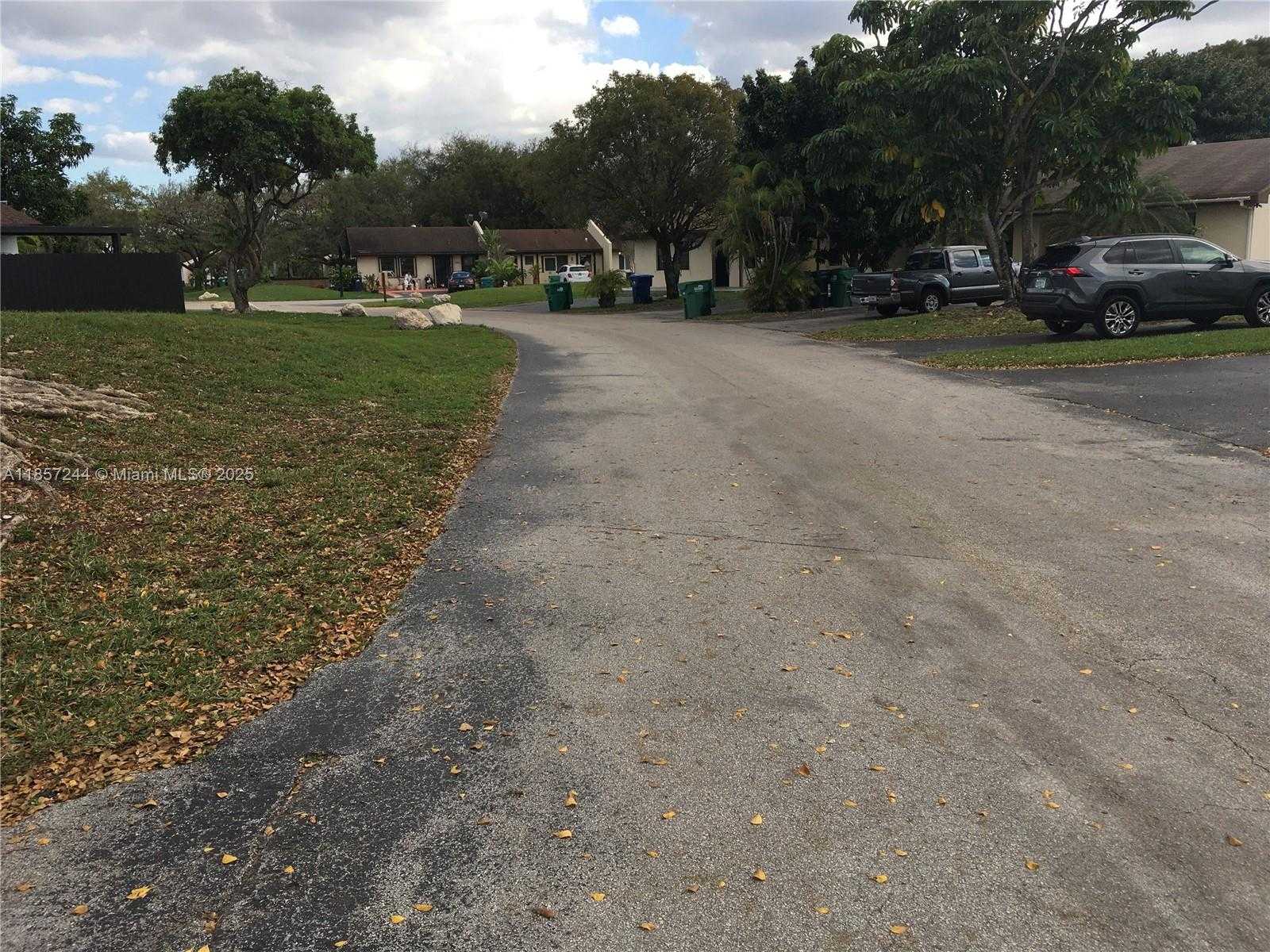 Small Image of 5221 SOUTH WEST 139TH AVE RD, Miami Number 22