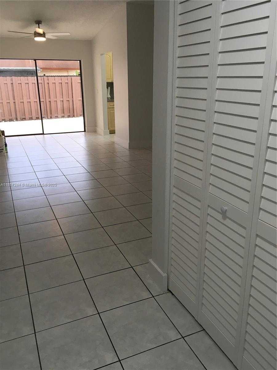 Small Image of 5221 SOUTH WEST 139TH AVE RD, Miami Number 3
