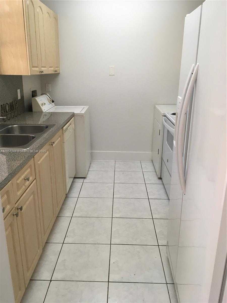 Small Image of 5221 SOUTH WEST 139TH AVE RD, Miami Number 4