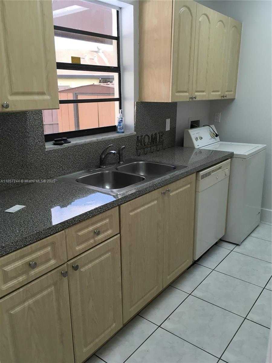 Small Image of 5221 SOUTH WEST 139TH AVE RD, Miami Number 5