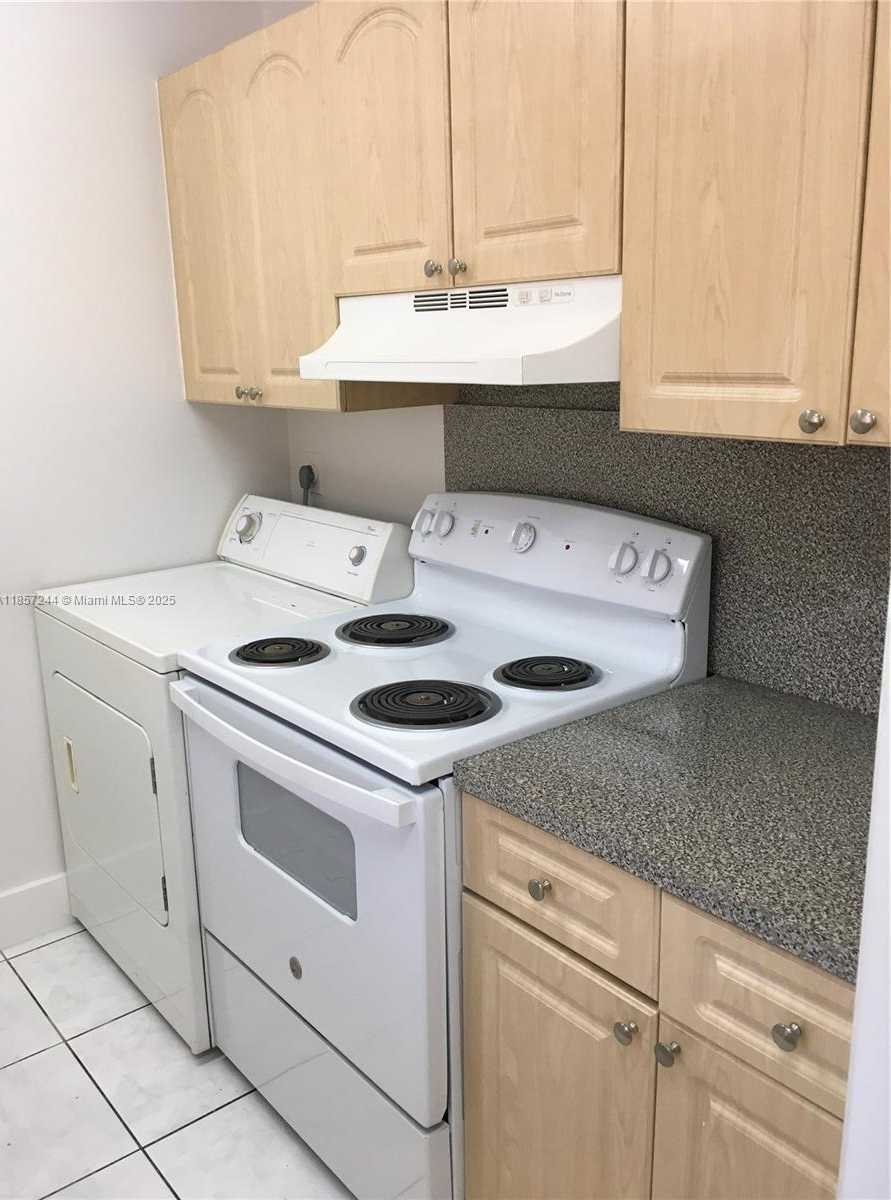 Small Image of 5221 SOUTH WEST 139TH AVE RD, Miami Number 6
