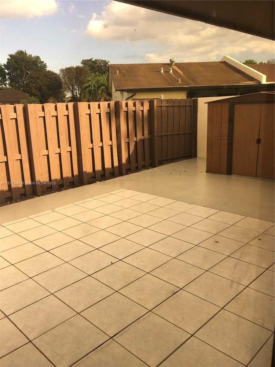 Small Image of 5221 SOUTH WEST 139TH AVE RD, Miami Number 7