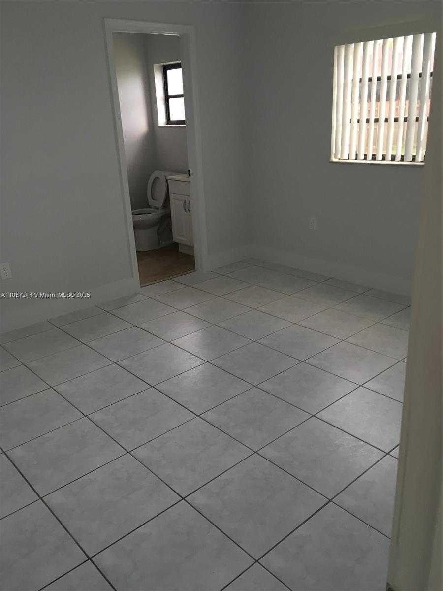 Small Image of 5221 SOUTH WEST 139TH AVE RD, Miami Number 9