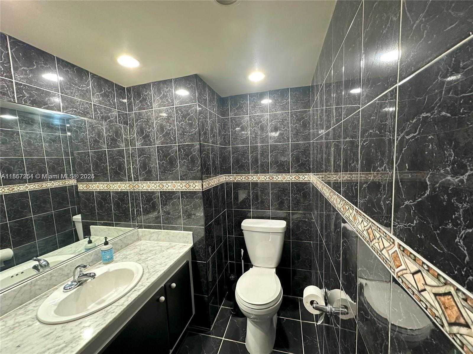 Small Image of 1300 NORTH EAST MIAMI GARDENS DR #303E, Miami Number 10