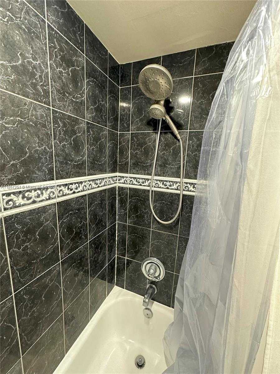 Small Image of 1300 NORTH EAST MIAMI GARDENS DR #303E, Miami Number 12