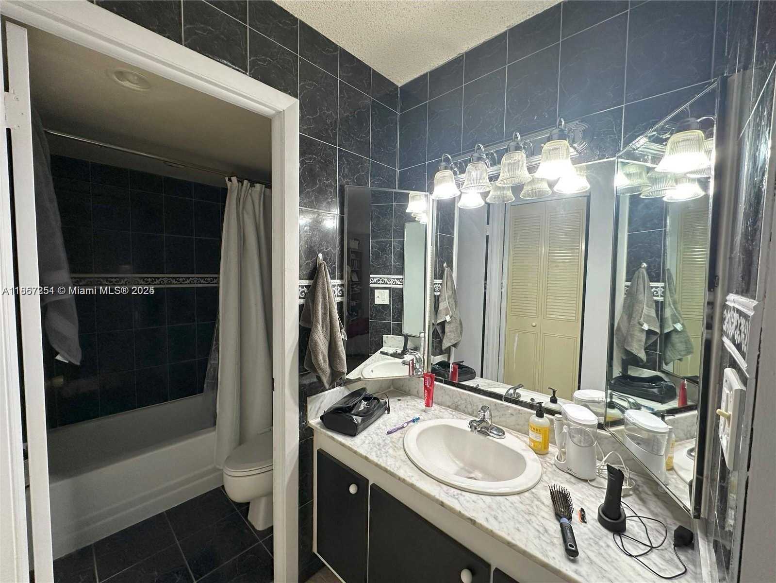 Small Image of 1300 NORTH EAST MIAMI GARDENS DR #303E, Miami Number 13