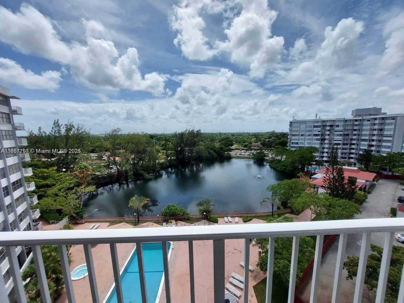 Small Image of 1300 NORTH EAST MIAMI GARDENS DR #303E, Miami Number 14