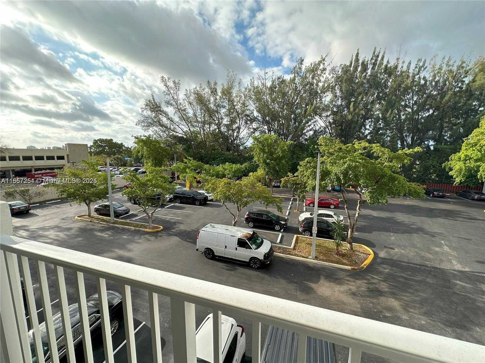 Small Image of 1300 NORTH EAST MIAMI GARDENS DR #303E, Miami Number 15