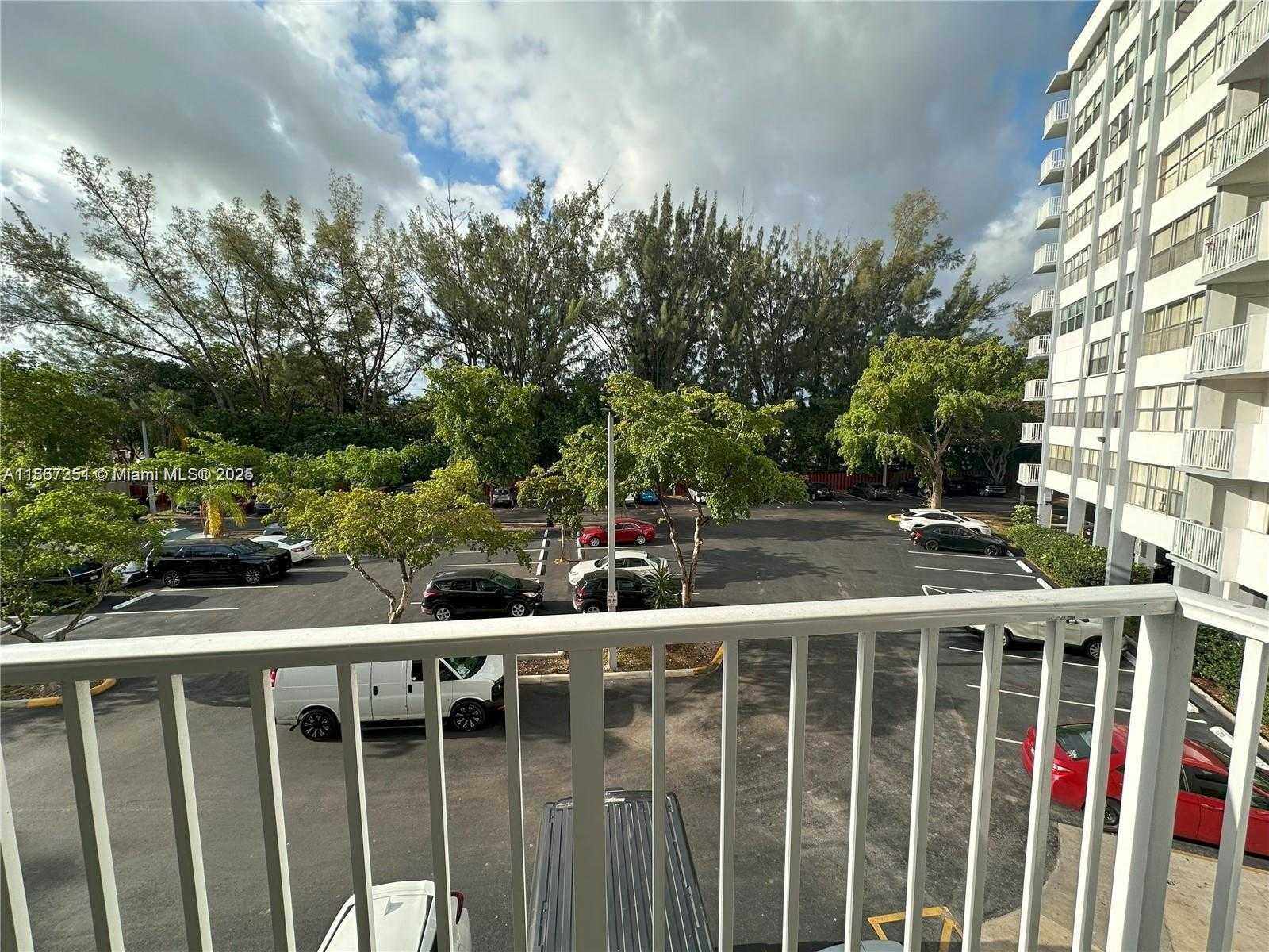Small Image of 1300 NORTH EAST MIAMI GARDENS DR #303E, Miami Number 16