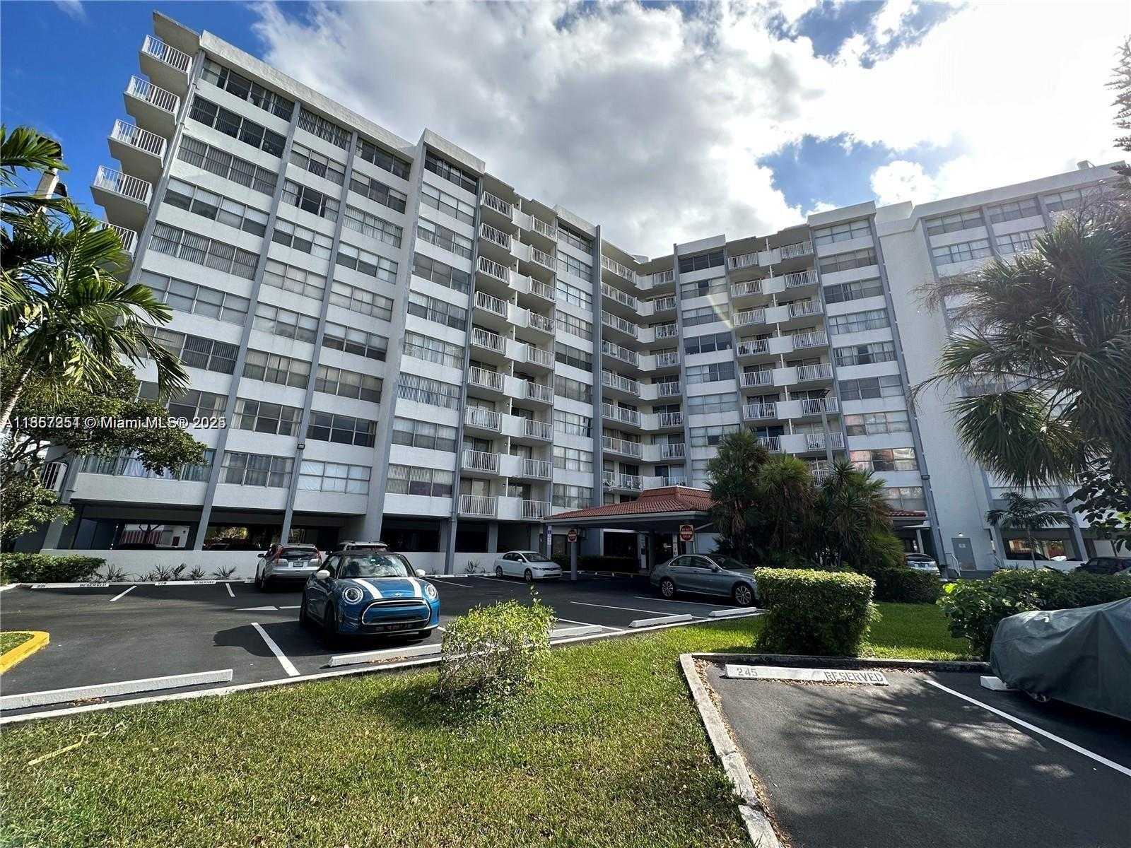 Small Image of 1300 NORTH EAST MIAMI GARDENS DR #303E, Miami Number 18