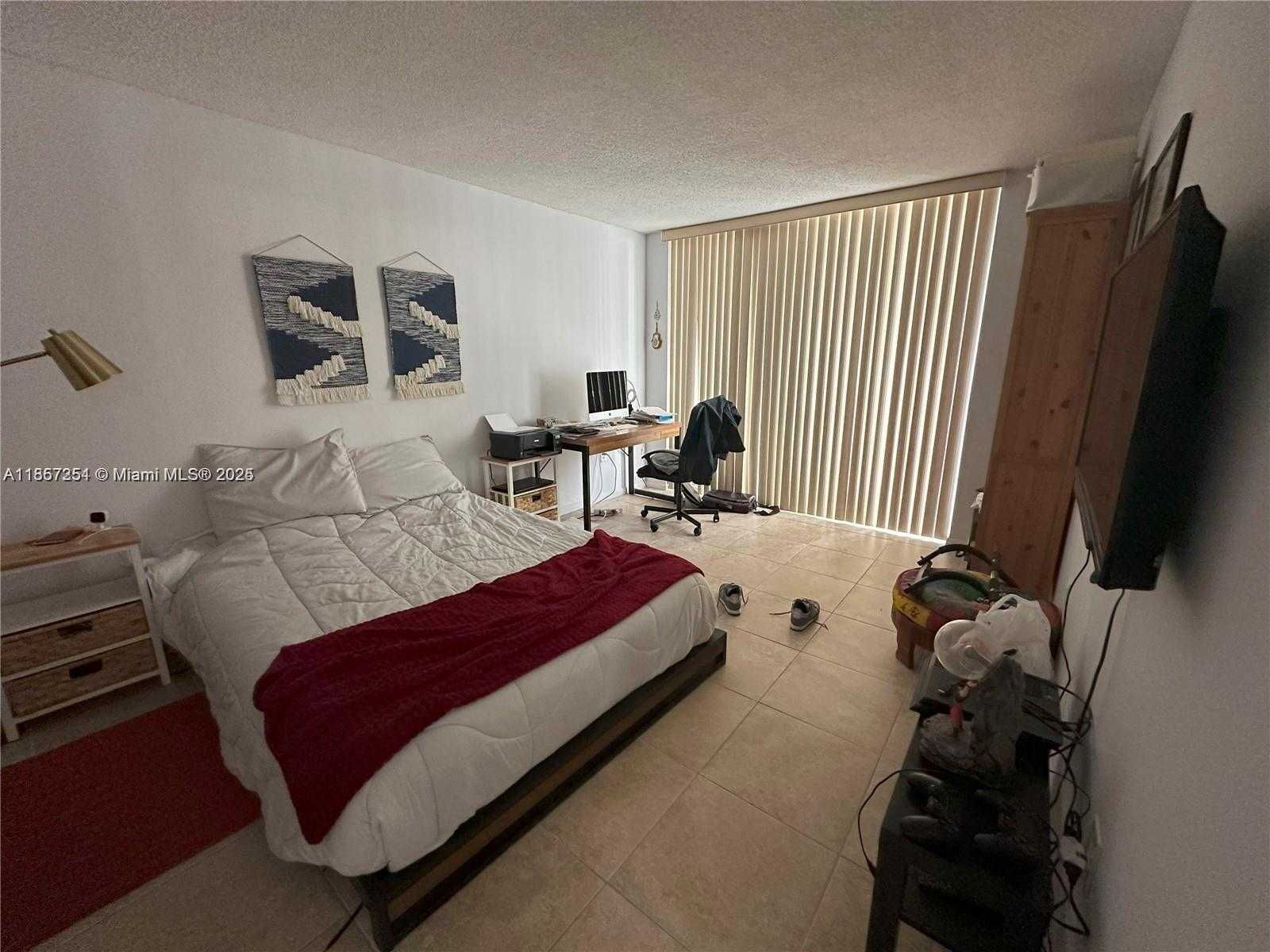 Small Image of 1300 NORTH EAST MIAMI GARDENS DR #303E, Miami Number 7