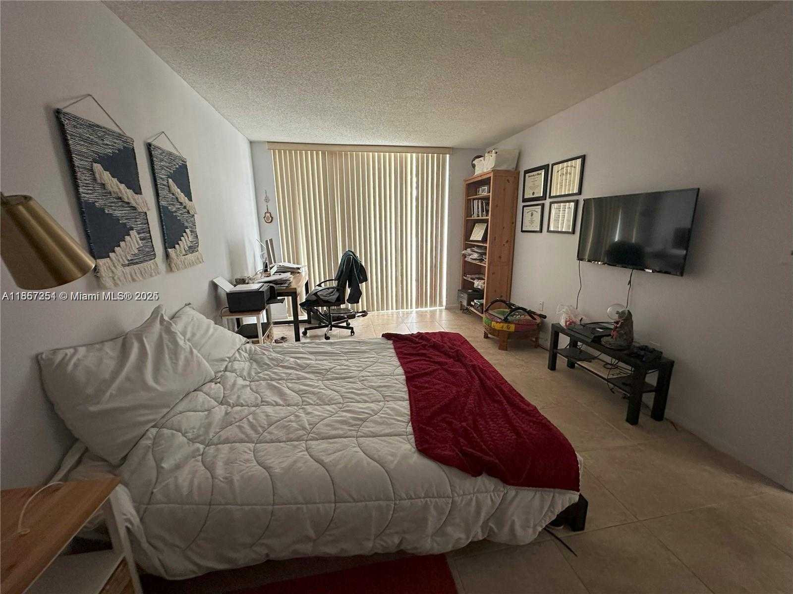 Small Image of 1300 NORTH EAST MIAMI GARDENS DR #303E, Miami Number 8