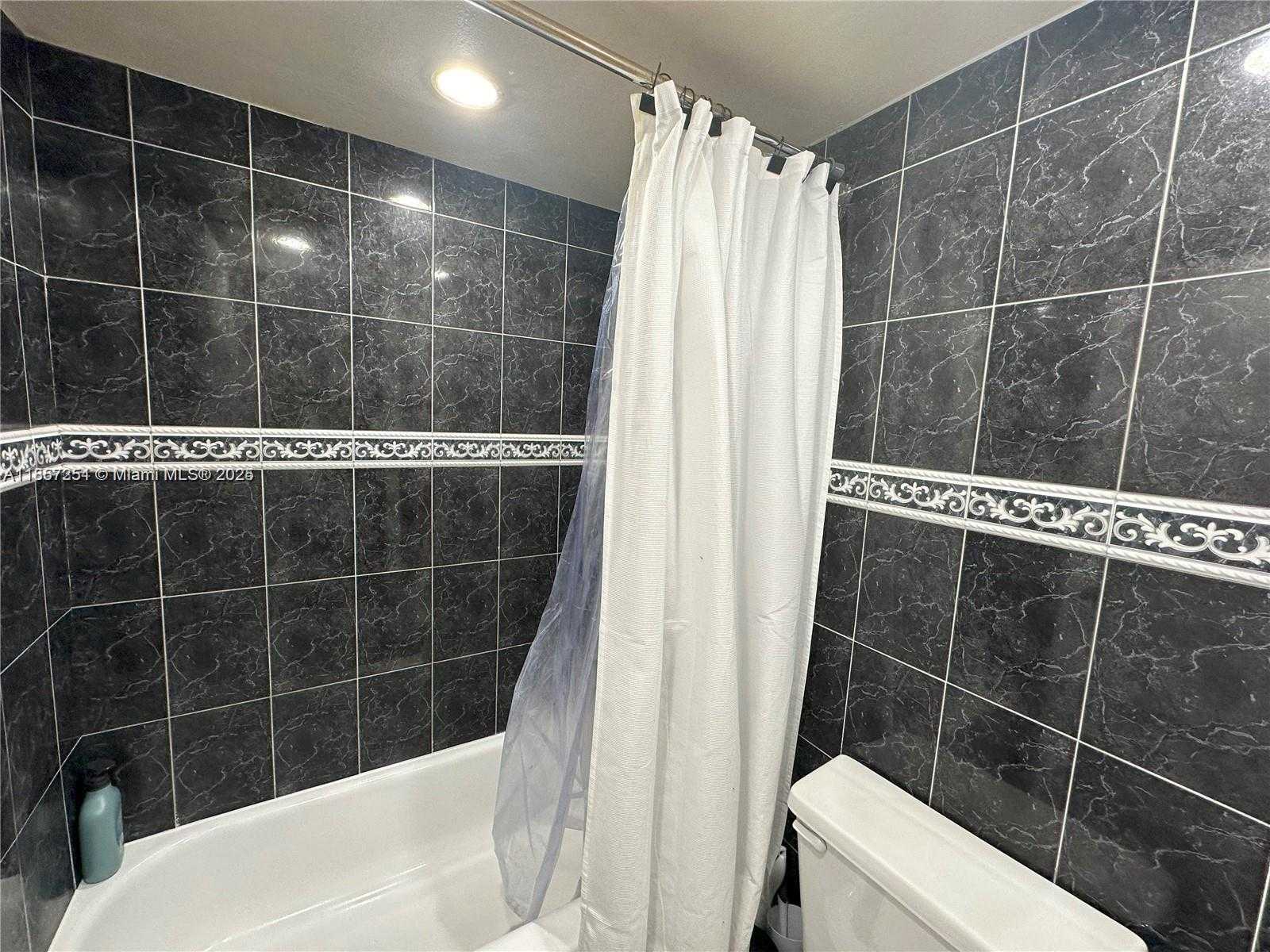 Small Image of 1300 NORTH EAST MIAMI GARDENS DR #303E, Miami Number 9