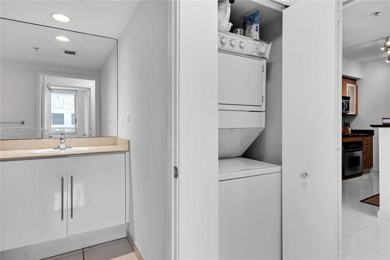 Small Image of 335 SOUTH BISCAYNE BL #3604, Miami Number 12