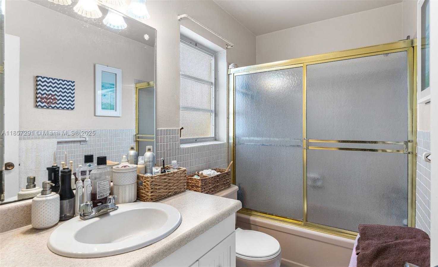 Small Image of 2031 DEWEY ST #302, Hollywood Number 6