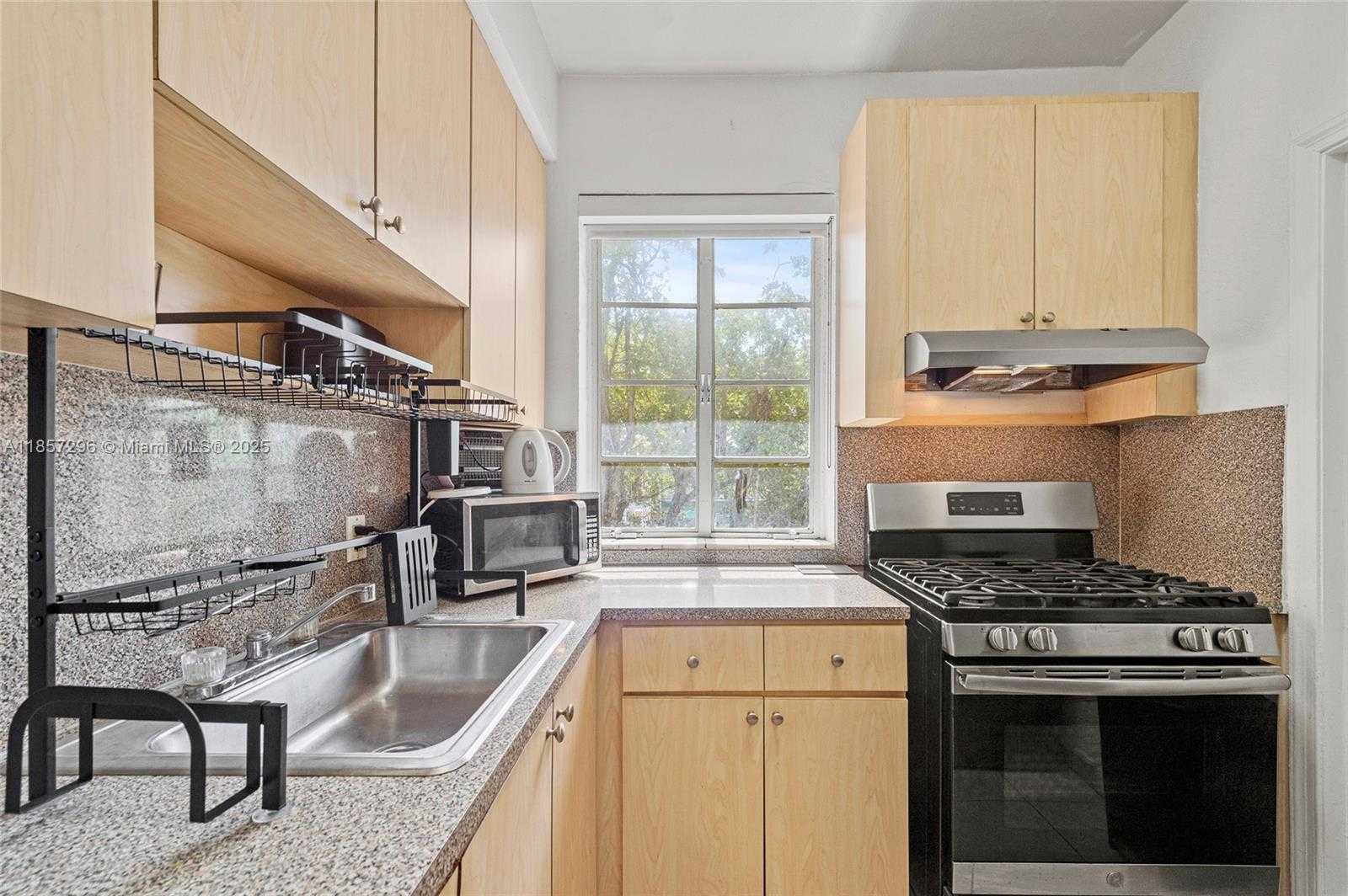 Small Image of 301 86TH ST #101, Miami Beach Number 15