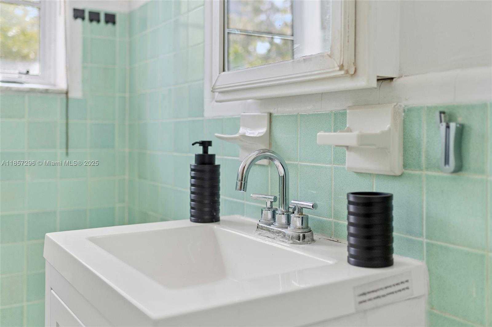 Small Image of 301 86TH ST #101, Miami Beach Number 3