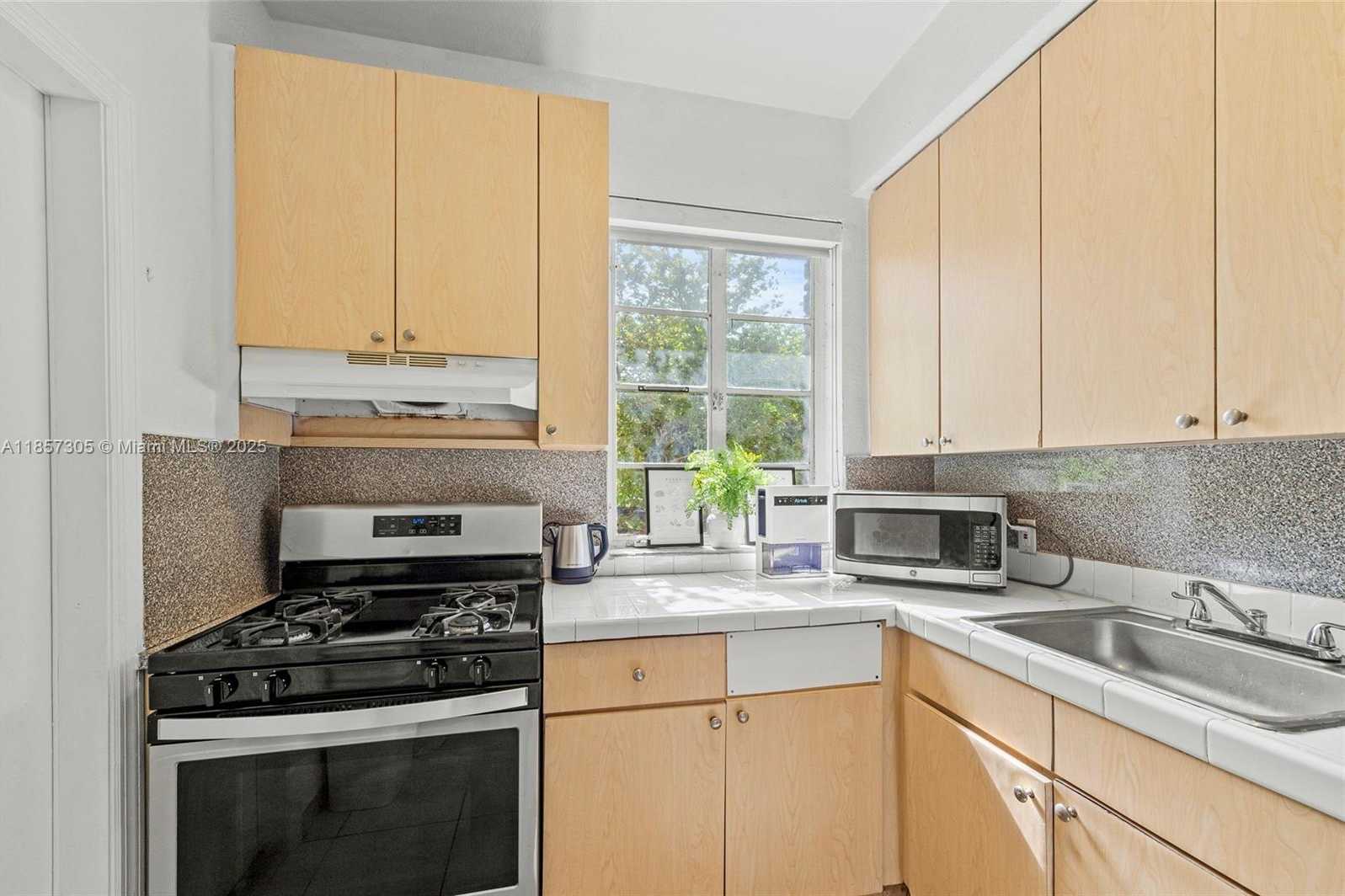 Small Image of 301 86TH ST #102, Miami Beach Number 10