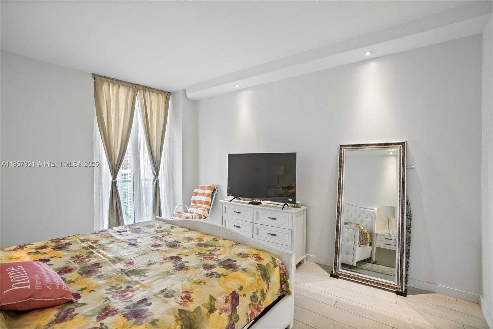 Small Image of 100 BAYVIEW DR #PH31, Sunny Isles Beach Number 25