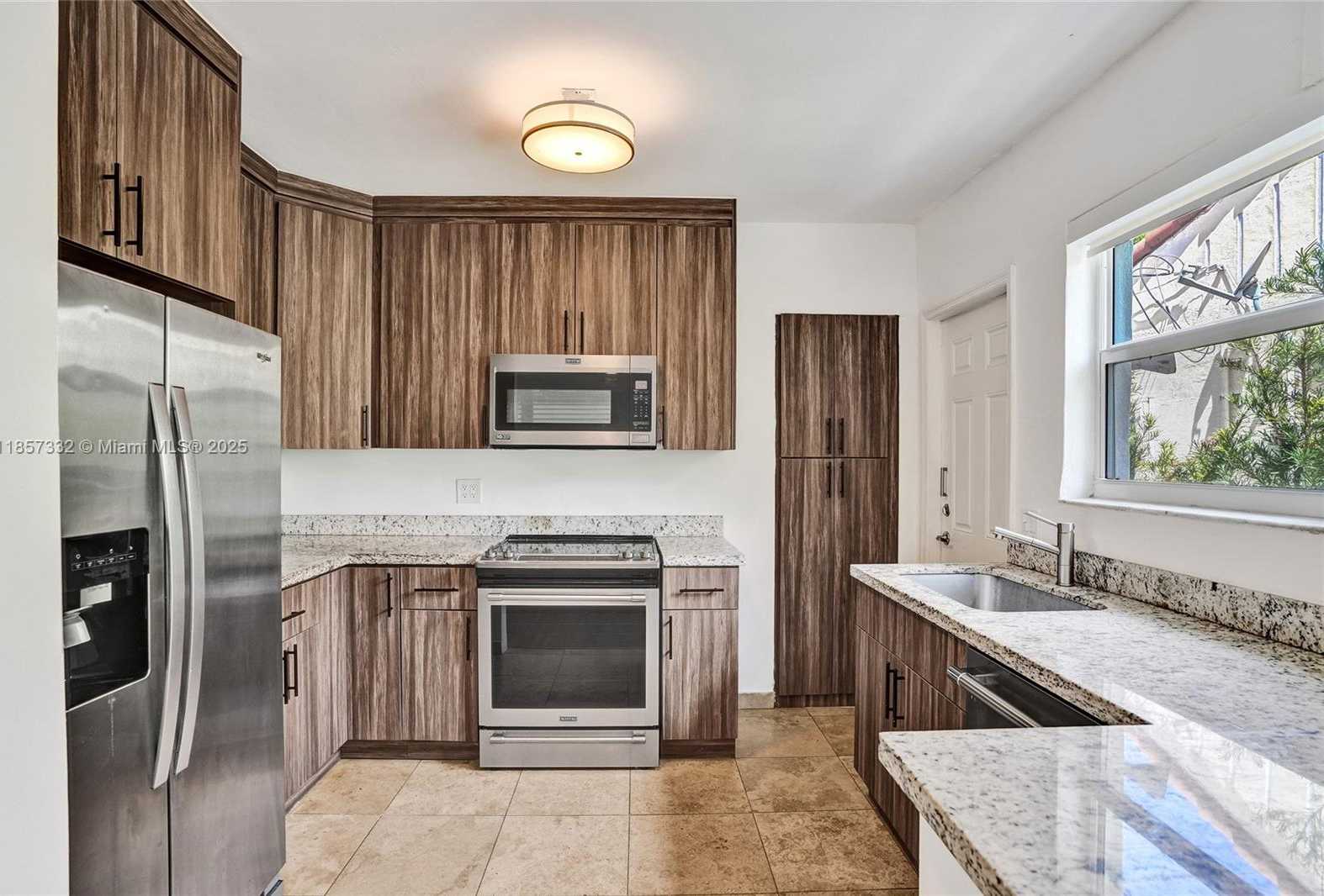 Small Image of 1077 CORTEZ ST, Coral Gables Number 11