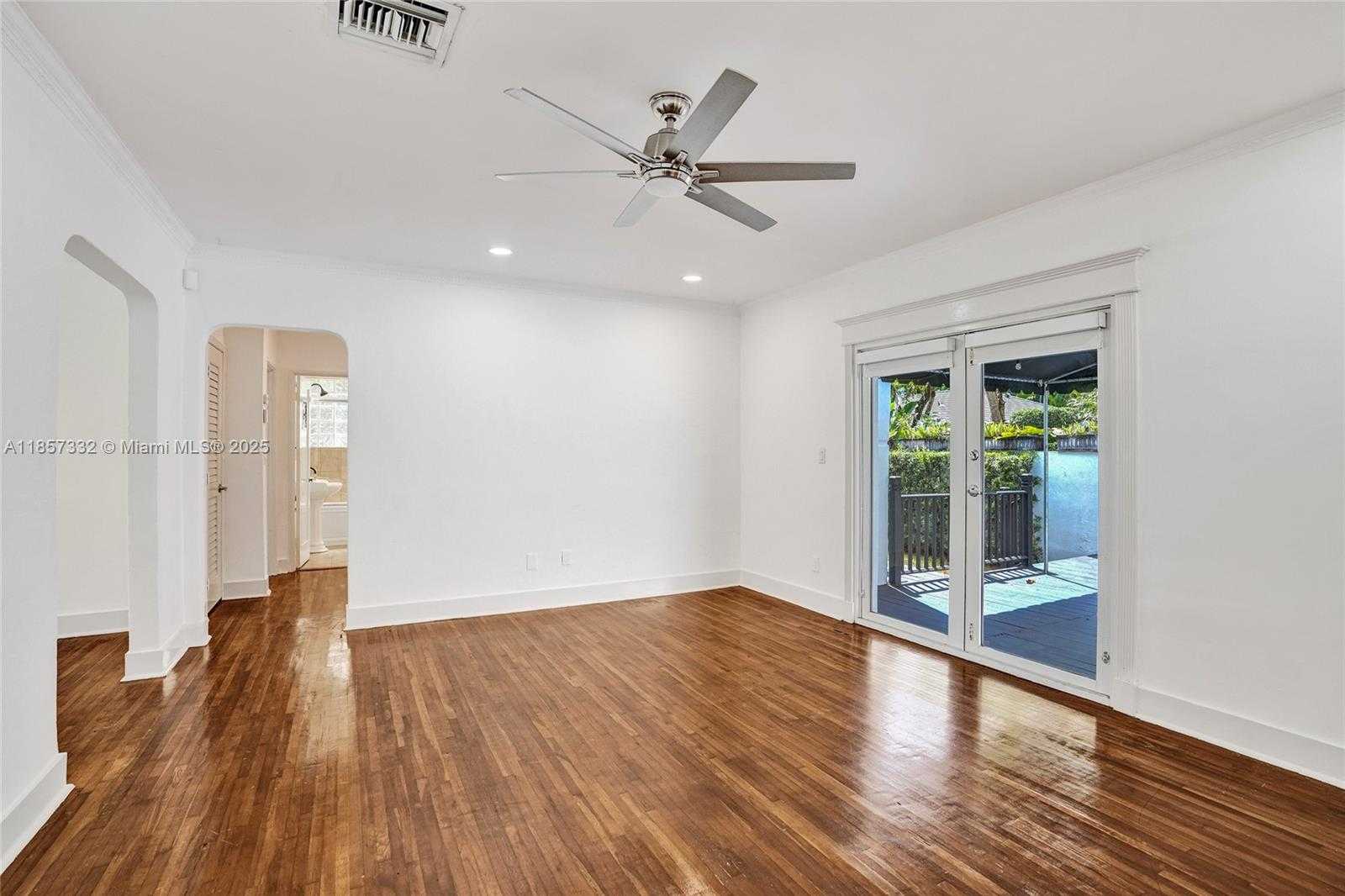 Small Image of 1077 CORTEZ ST, Coral Gables Number 13