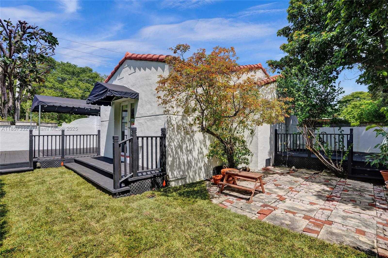 Small Image of 1077 CORTEZ ST, Coral Gables Number 15