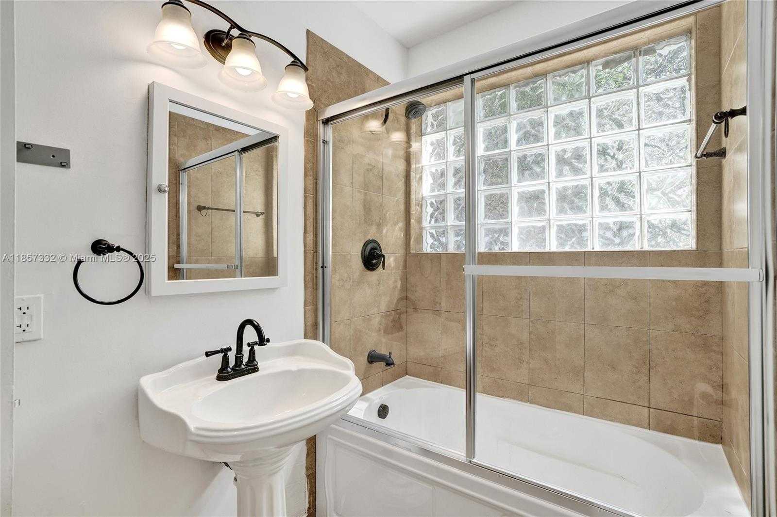 Small Image of 1077 CORTEZ ST, Coral Gables Number 23