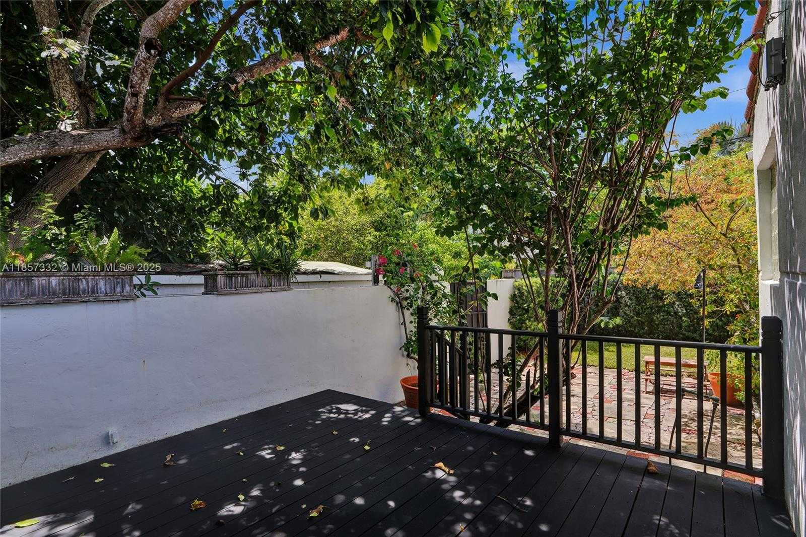 Small Image of 1077 CORTEZ ST, Coral Gables Number 30