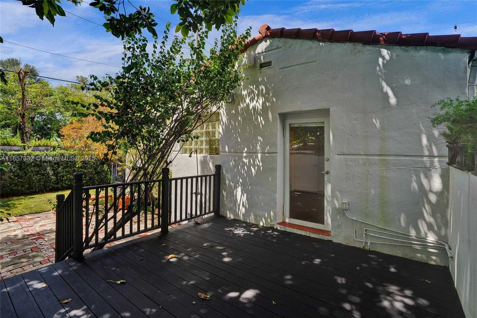 Small Image of 1077 CORTEZ ST, Coral Gables Number 31