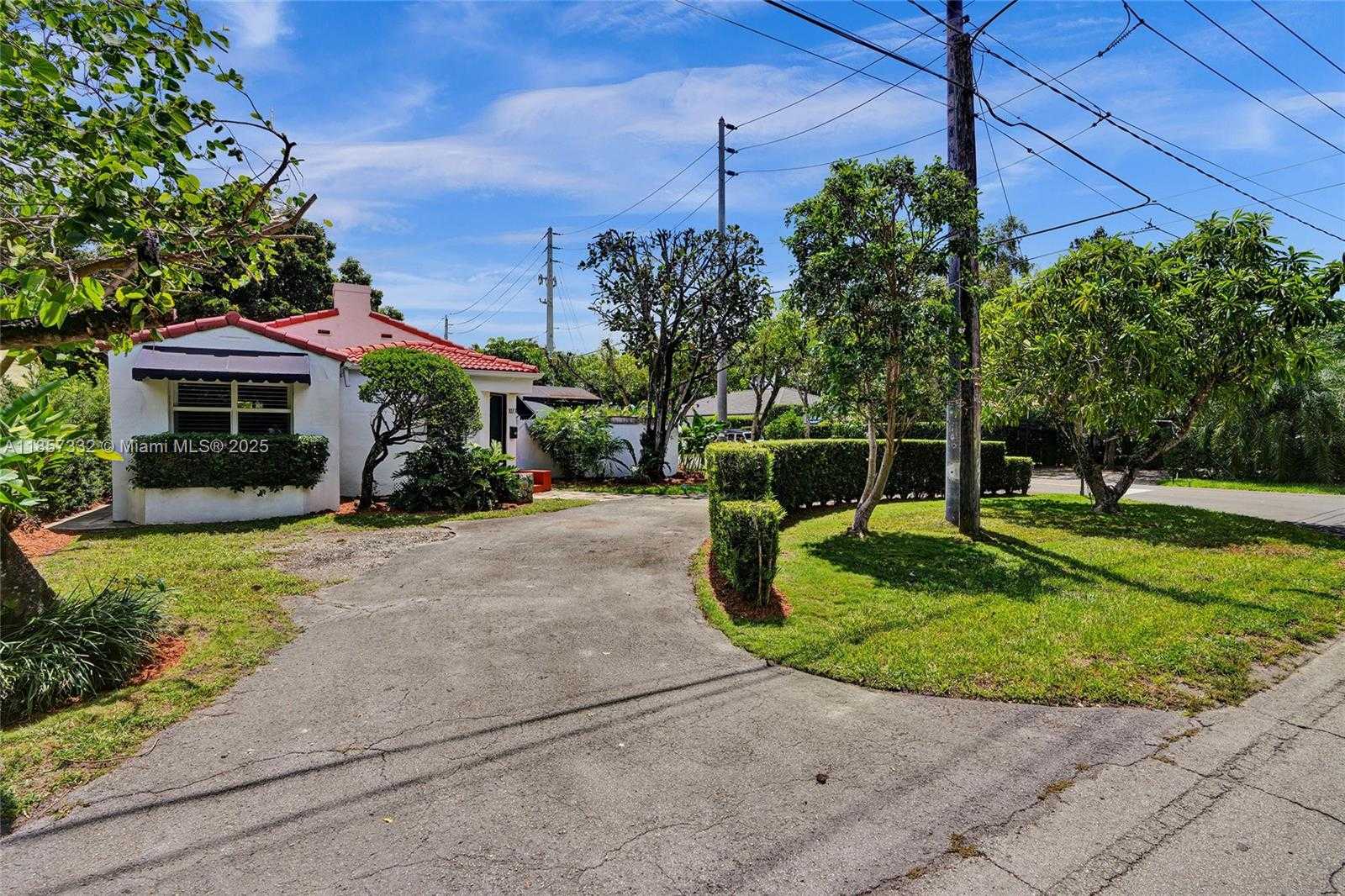 Small Image of 1077 CORTEZ ST, Coral Gables Number 33