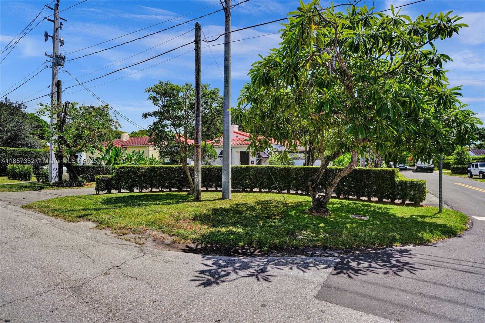 Small Image of 1077 CORTEZ ST, Coral Gables Number 34