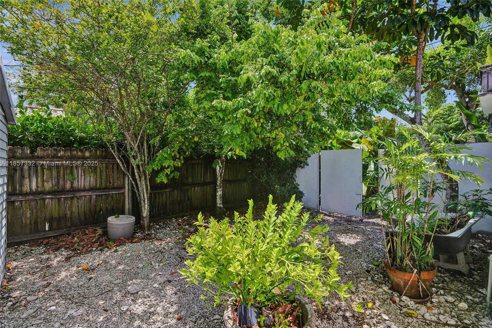 Small Image of 1077 CORTEZ ST, Coral Gables Number 36
