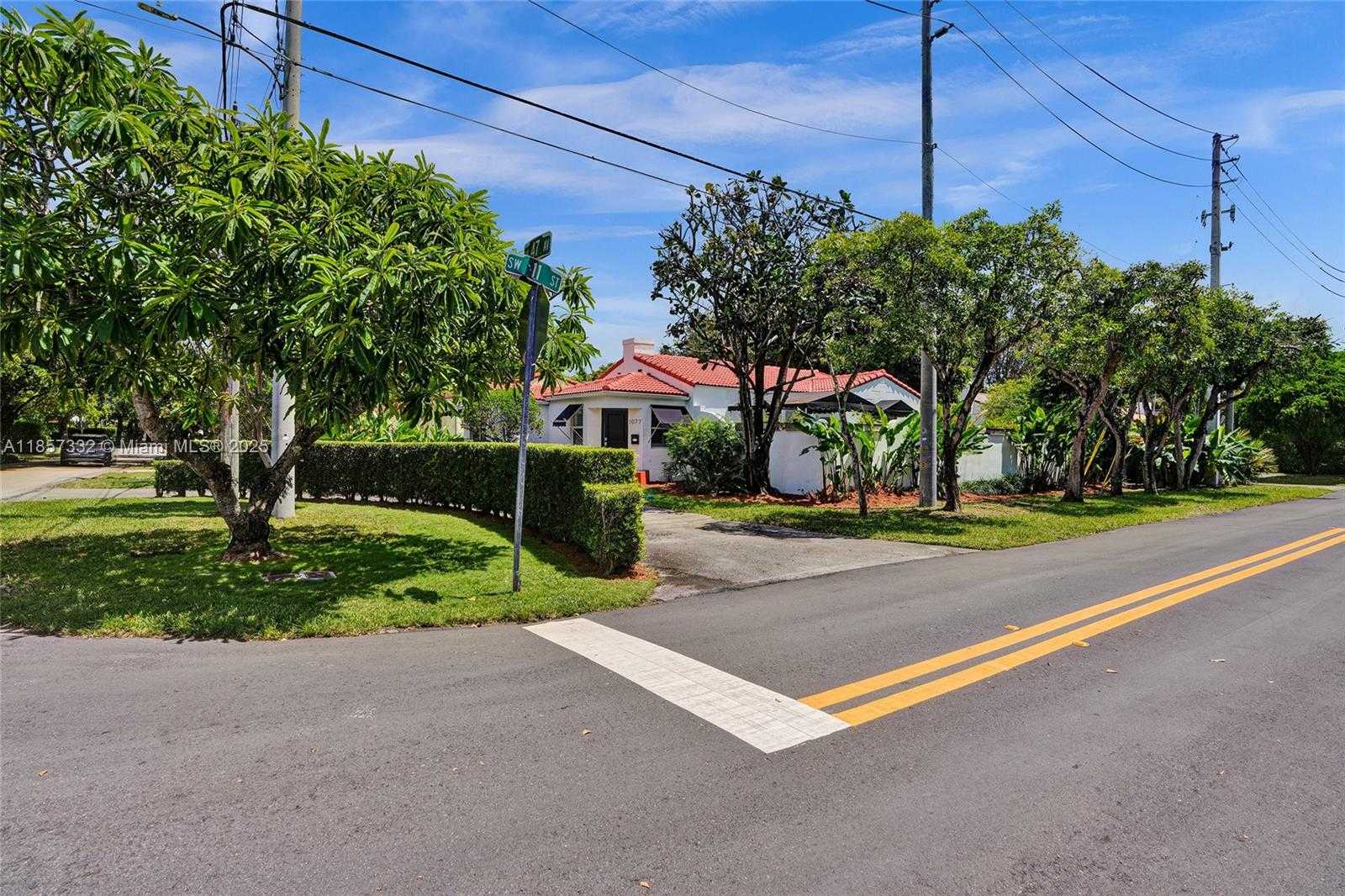 Small Image of 1077 CORTEZ ST, Coral Gables Number 37