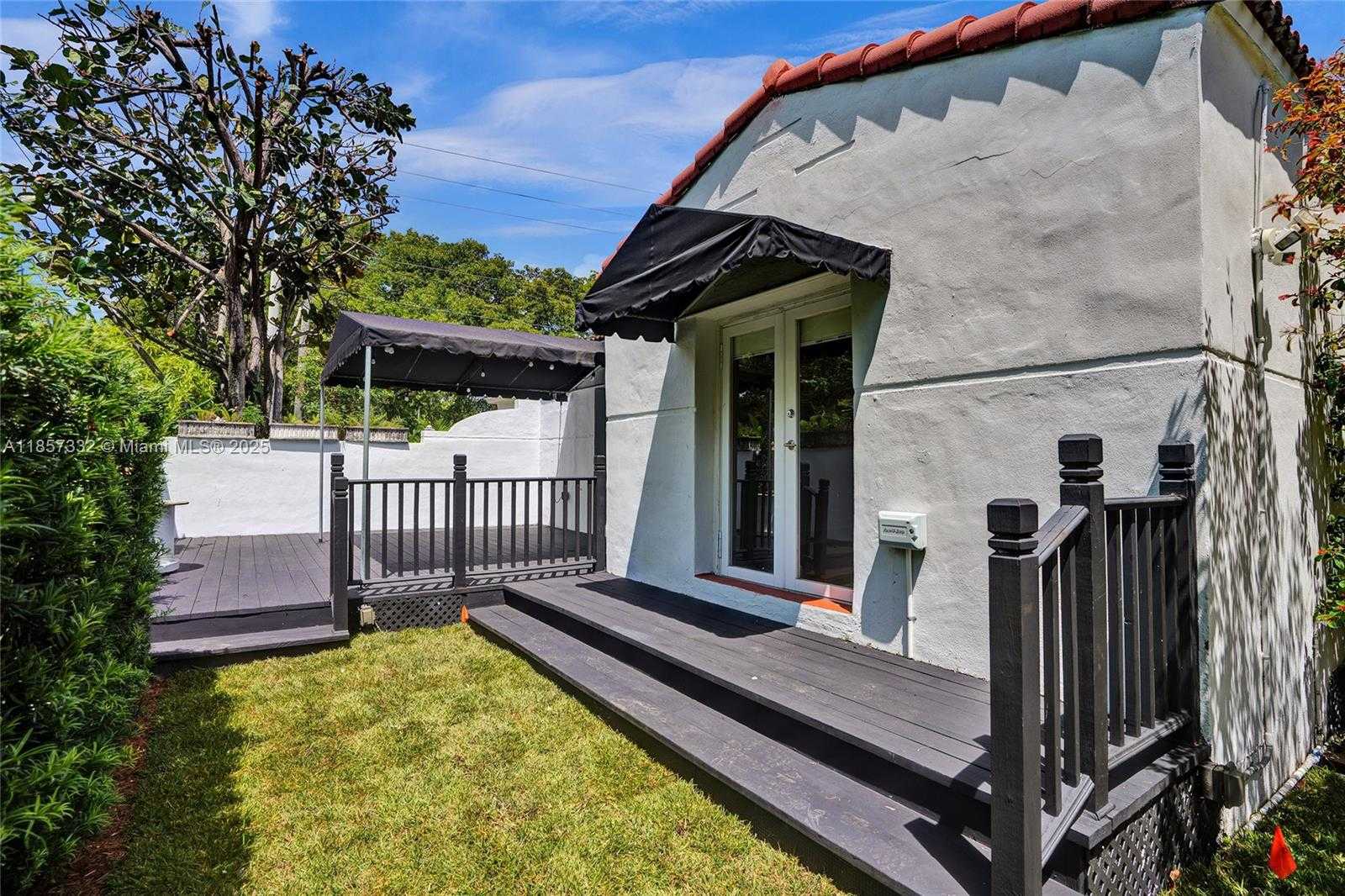 Small Image of 1077 CORTEZ ST, Coral Gables Number 5