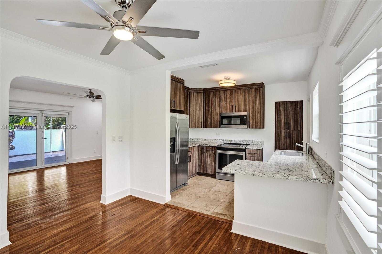 Small Image of 1077 CORTEZ ST, Coral Gables Number 8