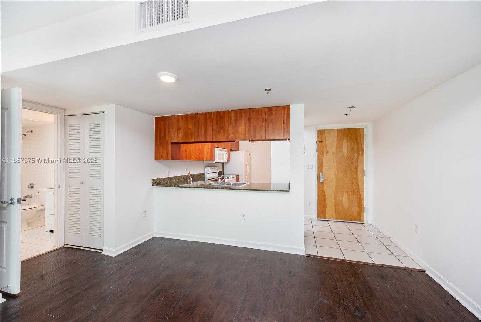 Small Image of 1200 BRICKELL BAY DR #2015, Miami Number 10