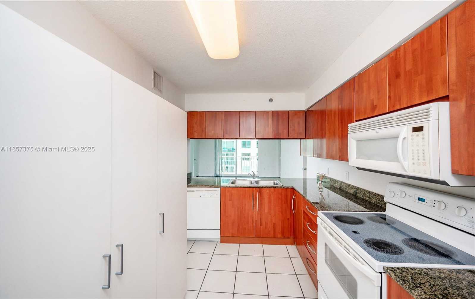 Small Image of 1200 BRICKELL BAY DR #2015, Miami Number 11