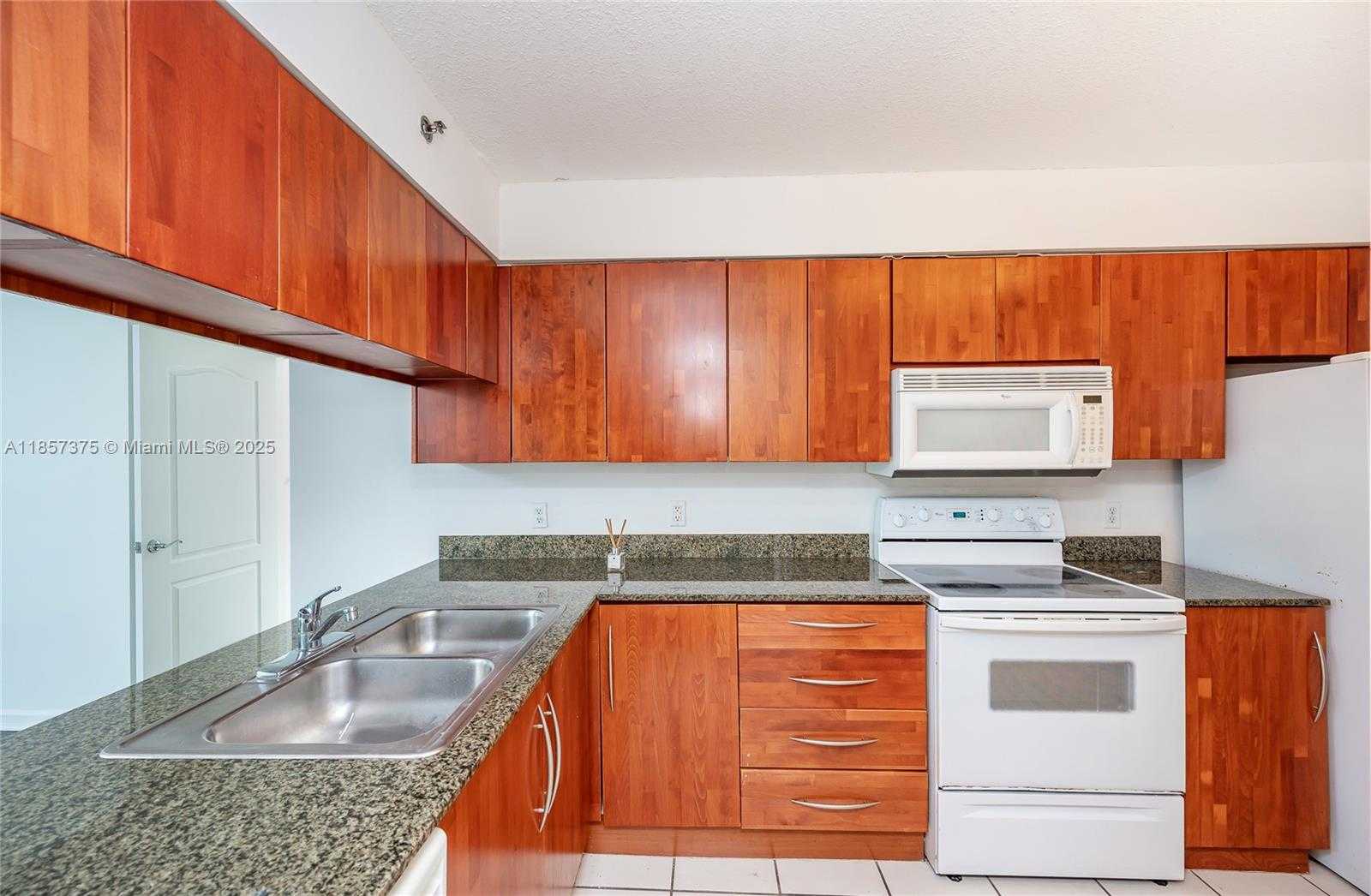 Small Image of 1200 BRICKELL BAY DR #2015, Miami Number 12