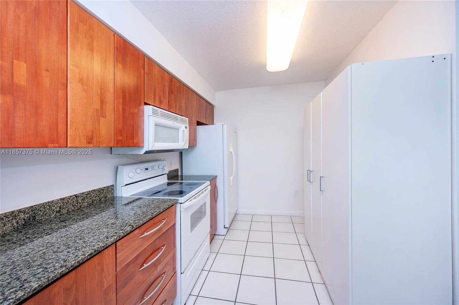 Small Image of 1200 BRICKELL BAY DR #2015, Miami Number 13