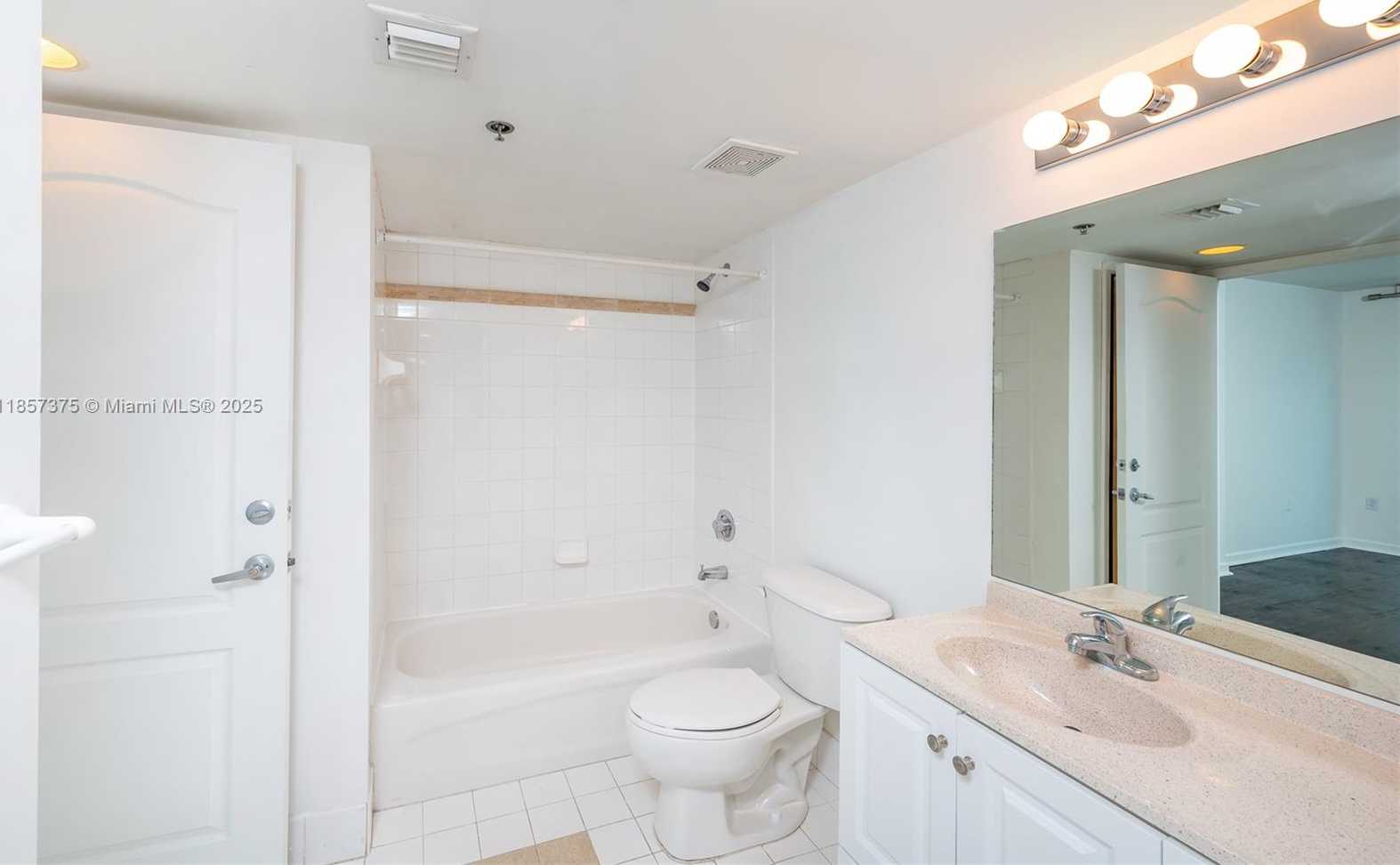 Small Image of 1200 BRICKELL BAY DR #2015, Miami Number 18