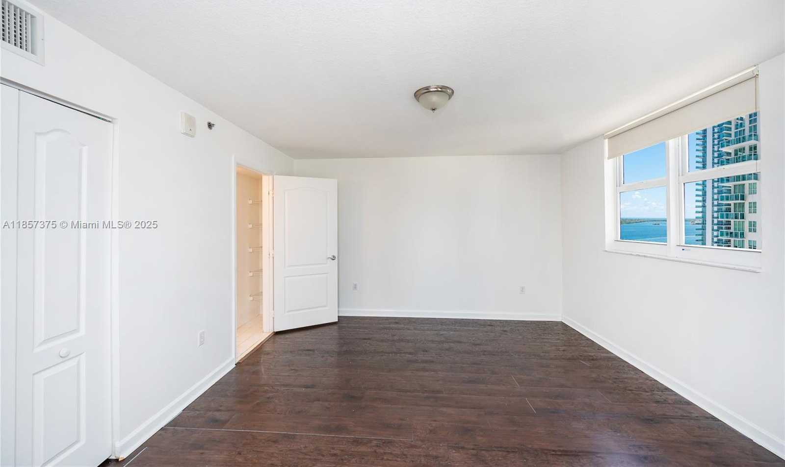 Small Image of 1200 BRICKELL BAY DR #2015, Miami Number 19