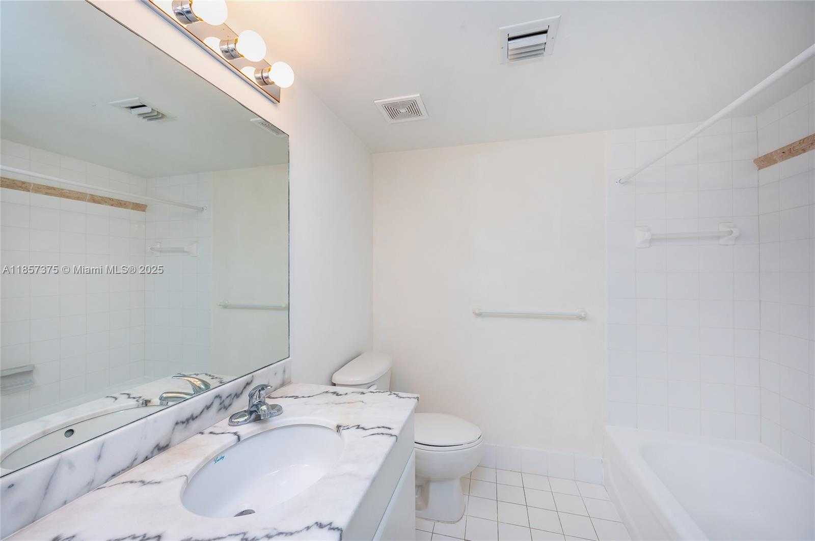Small Image of 1200 BRICKELL BAY DR #2015, Miami Number 21