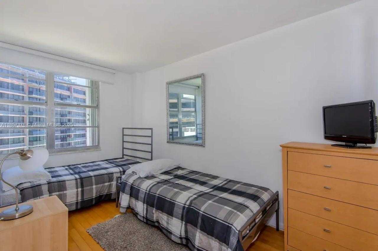 Small Image of 5161 COLLINS AVE #1104, Miami Beach Number 12