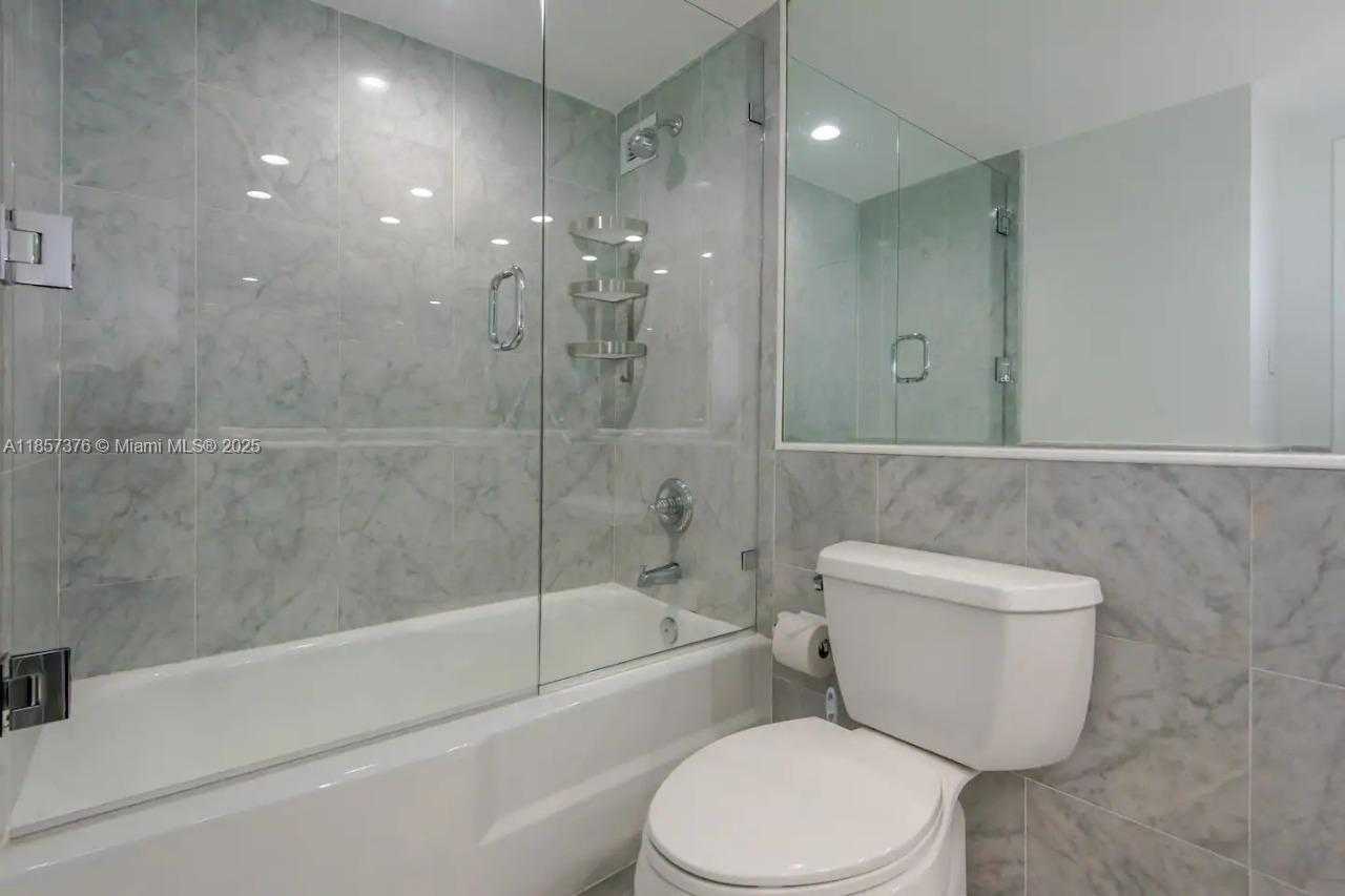 Small Image of 5161 COLLINS AVE #1104, Miami Beach Number 4
