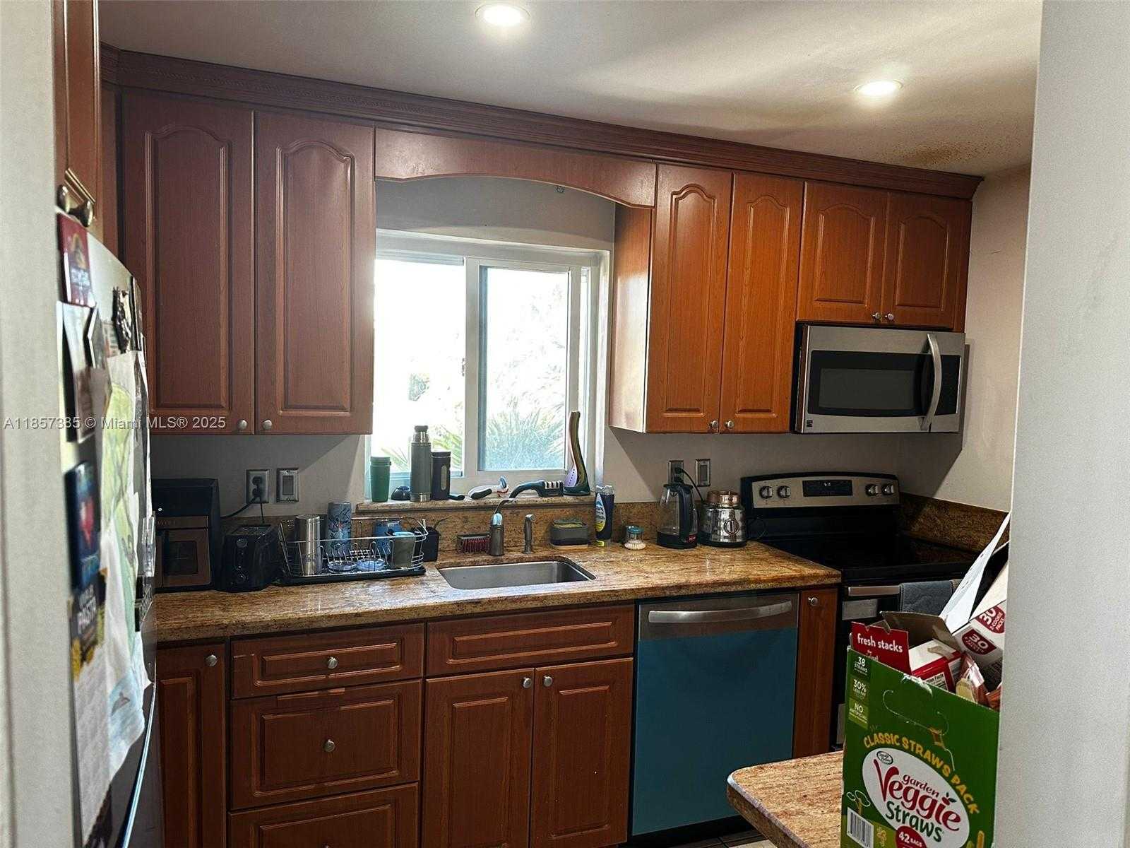 Small Image of 1020 94TH ST #301, Bay Harbor Islands Number 13