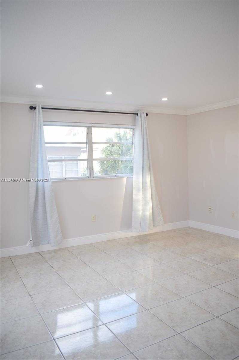 Small Image of 1020 94TH ST #301, Bay Harbor Islands Number 3