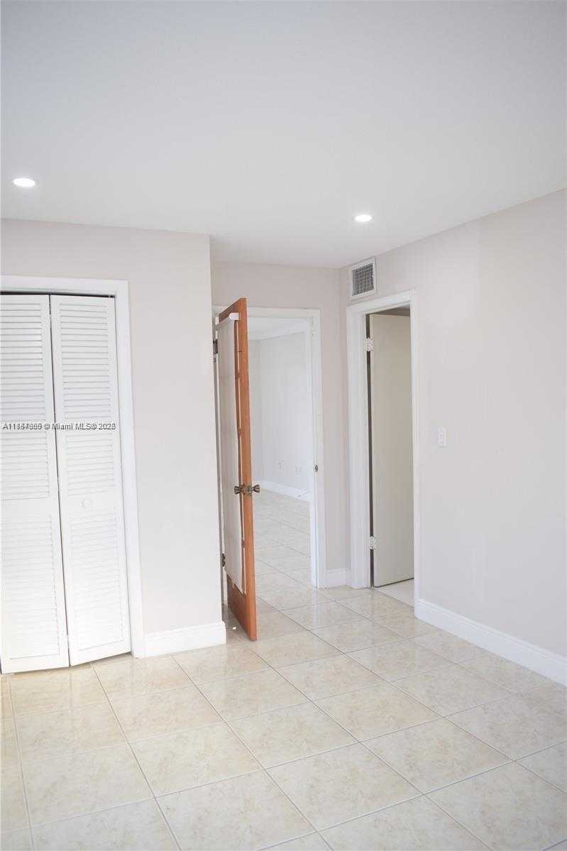 Small Image of 1020 94TH ST #301, Bay Harbor Islands Number 35