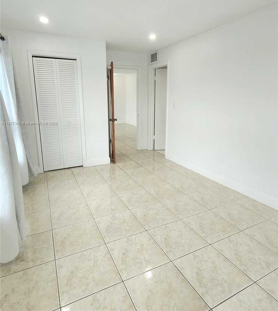 Small Image of 1020 94TH ST #301, Bay Harbor Islands Number 37
